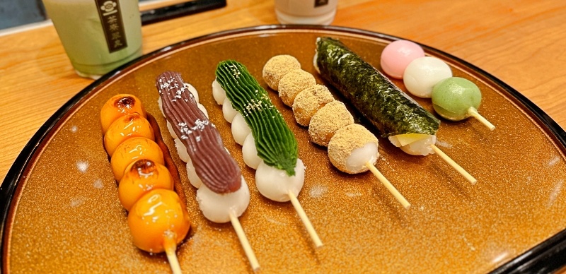 羽田機場必吃美食攻略！超人氣烏龍麵、豪華和牛吃到飽、老舖鰻魚燒、親子丼、抹茶跟絕美糰子