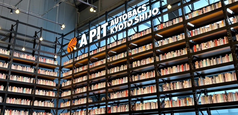 日本「A PIT AUTOBACS」堪比購物商場的車用品店！旅程中讓人車一起幸福充電