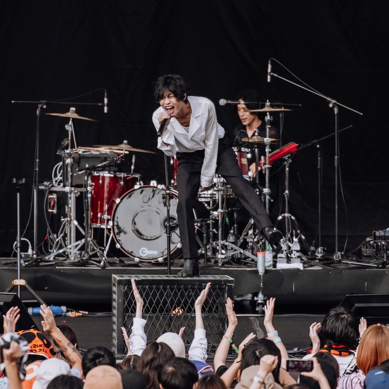 日本新生代樂團「神不擲骰子」為了來台開唱   竟自費請家教苦練中文  從南吃到北展現好食力 不怕臭豆腐連自己都意外