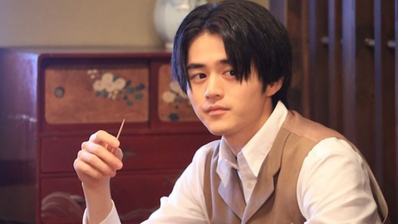 散發溫柔氣息的演員鈴鹿央士,在日劇《解謊偵探少女》扮演名偵探!