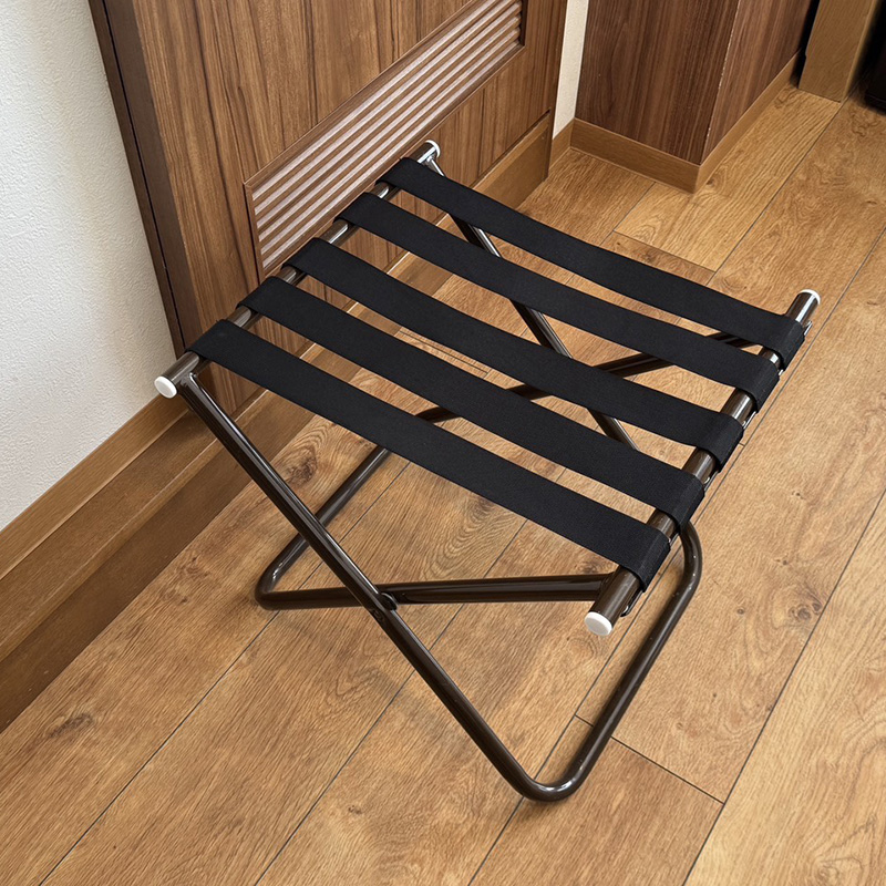 日本飯店內的神祕摺疊架是什麼？學會使用這個整理行李的方便小道具！