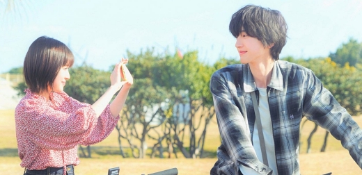 「東寶灰姑娘」福本莉子、「國寶級帥哥」道枝駿佑二度合作  電影《明天，我要和昨天的妳約會》三木孝浩導演新作再度逼哭百萬觀眾