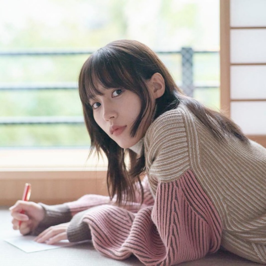 具有清新透明感的演員南沙良,在Netflix日劇《無法抗拒的他-愛的形狀》戀上橫濱流星!