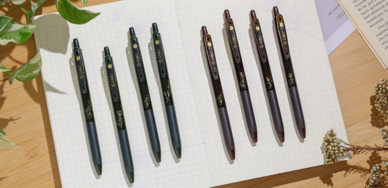 百樂新作「ILMILY 草本香氣限定款」，讓你在現代體驗平安貴族的浪漫！