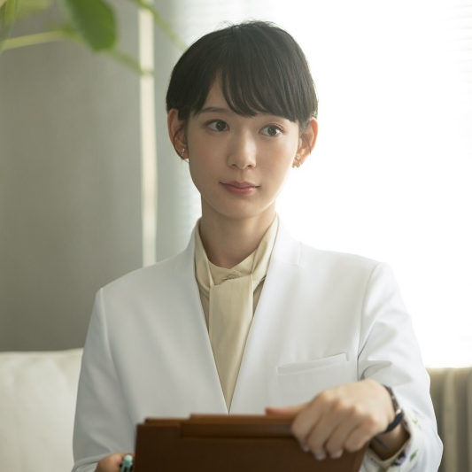 仙氣演員「穗志萌香」走上世界舞台,她就是《高校禁愛令》的輔導老師與《幕府將軍》的藤夫人!