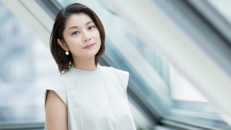 擁有搞笑綜藝魂的實力派演員「小池榮子」,演出《地面師》與《新宿野戰醫院》呈現百變形象!