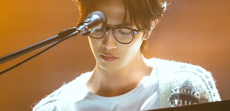 演員志尊淳在《玻璃之心》眼鏡姿帥出新高度！撐過重病、擺脫低潮，成為炙手可熱的明星