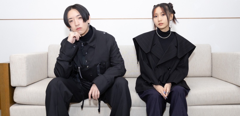 日本超人氣樂團YOASOBI初次登台，為16萬人搶專場門票驚呆！對台語版〈IDOL〉讚不絕口