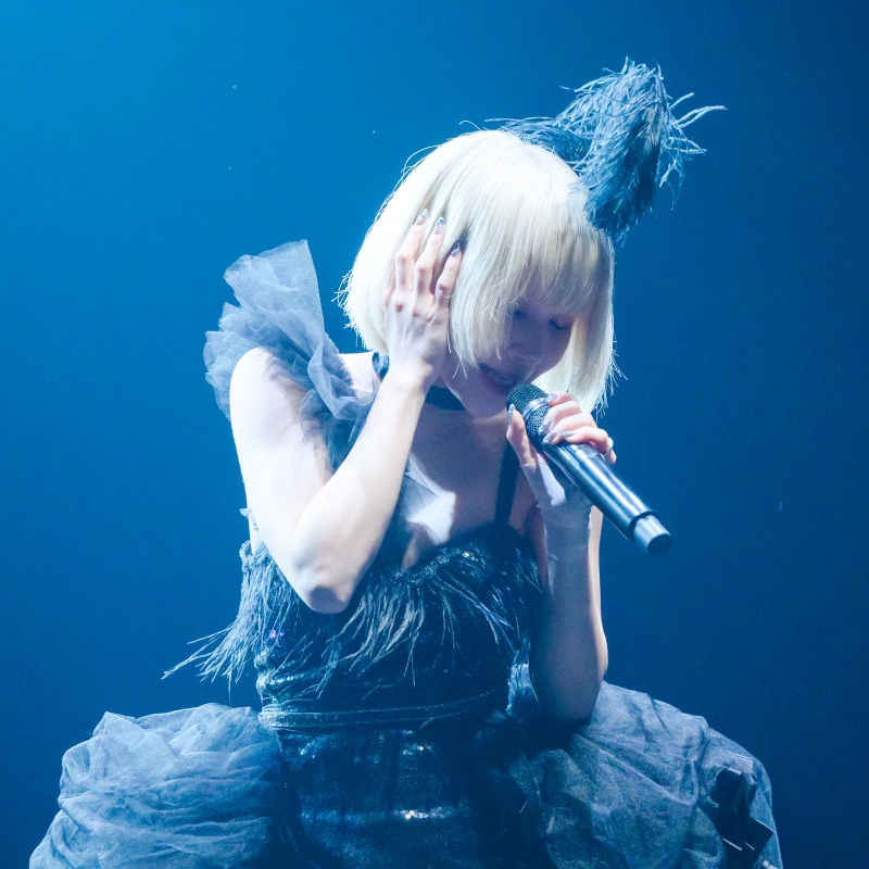 本電音系爆發女聲「Reol」Zepp演唱會嗨翻歌迷!搭訕全場問「電話號碼多少?」