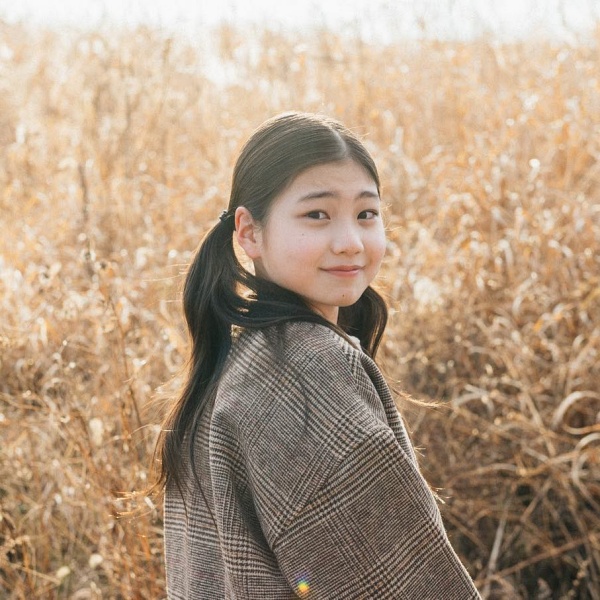 日劇《妻子變成小學生。》那個超會演的妹妹就是她!天才童星「每田暖乃」展現超齡演技逼哭觀眾