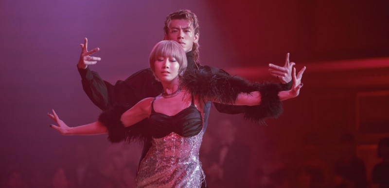 來認識演員土居志央梨！她是《10DANCE》的性感舞者，也是《女法官大人》的男裝律師