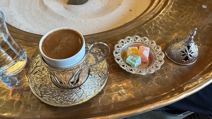 下北澤的土耳其咖啡專賣店「THE MOSQUE COFFEE」!從細砂湧出的魔法咖啡帶你走入中東神秘世界