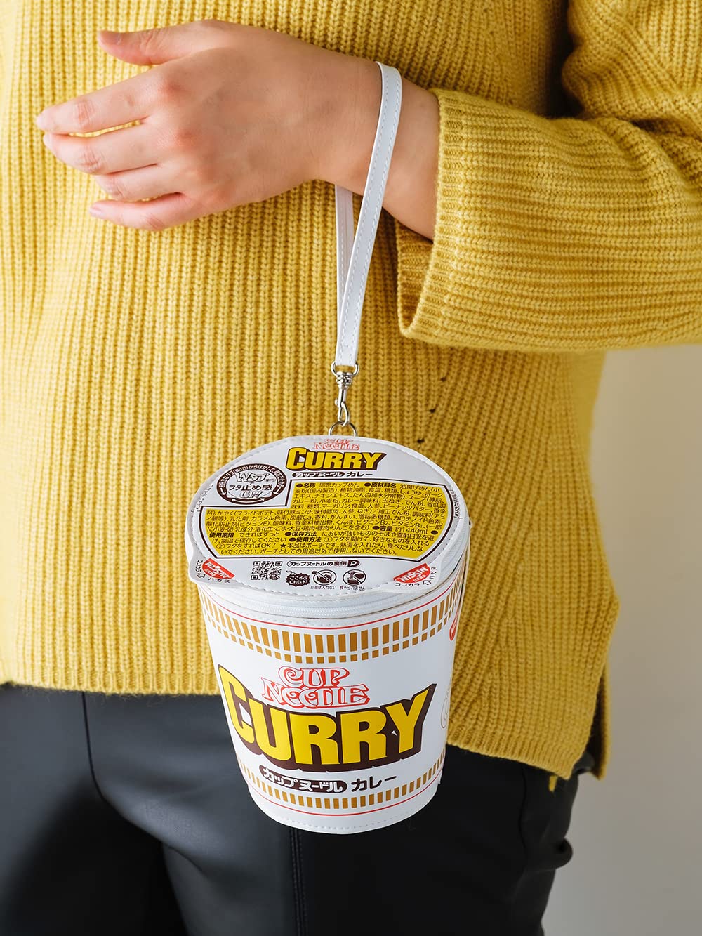日清咖哩杯麵造型收納包可提著走