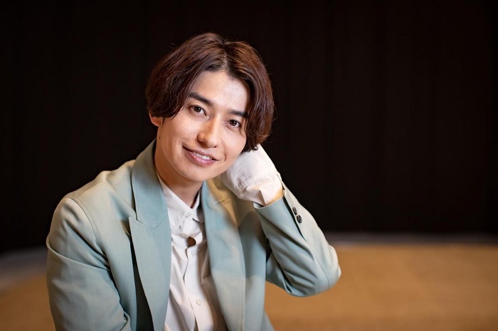 武田航平宣傳側拍照