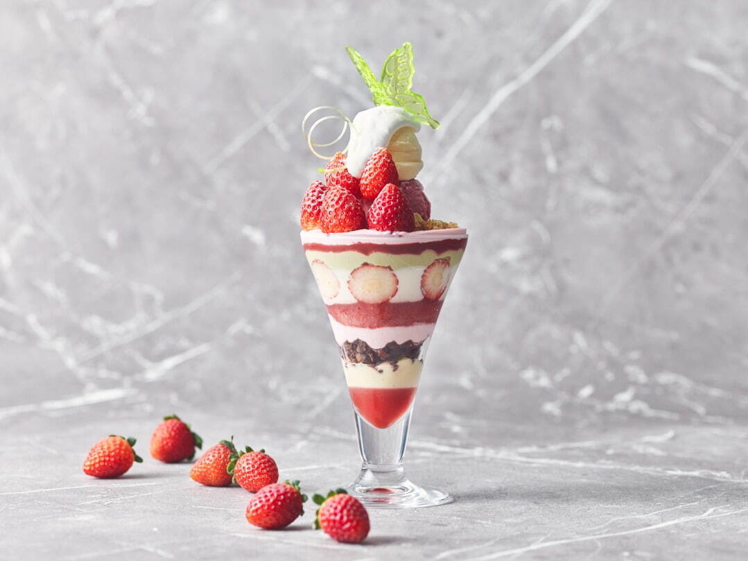 2022年12月_美麗甜點_東京詩穎洲際酒店_The Strings by InterContinental Tokyo_草莓聖代_紅草莓