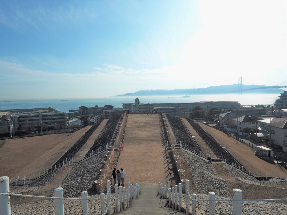 兵庫縣內最大的古墳遺跡「五色塚古墳」