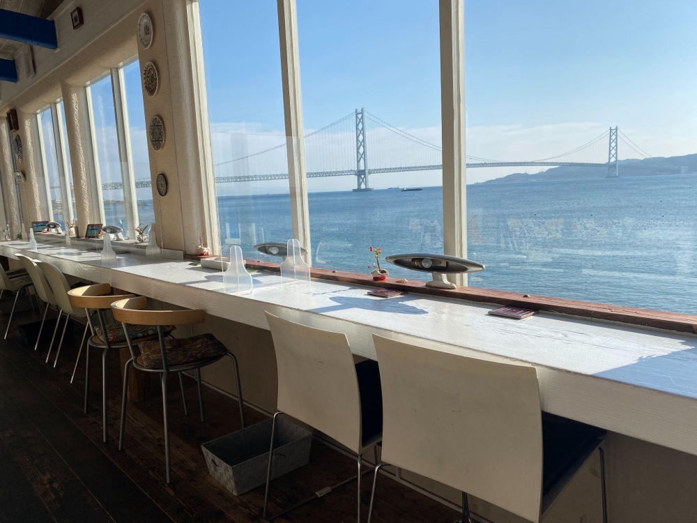 遠眺明石海峽大橋的海景咖啡廳「fiesta」