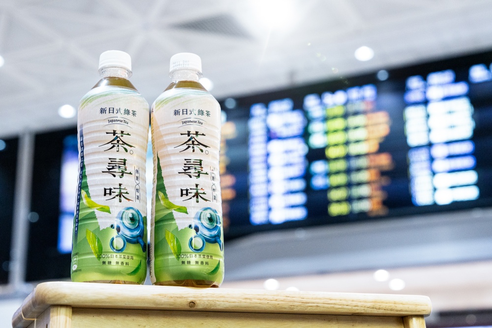 黑松旗下茶品牌茶尋味，口味廣受消費者好評，代言人佐藤健更是暖心請接機粉絲們喝茶尋味。