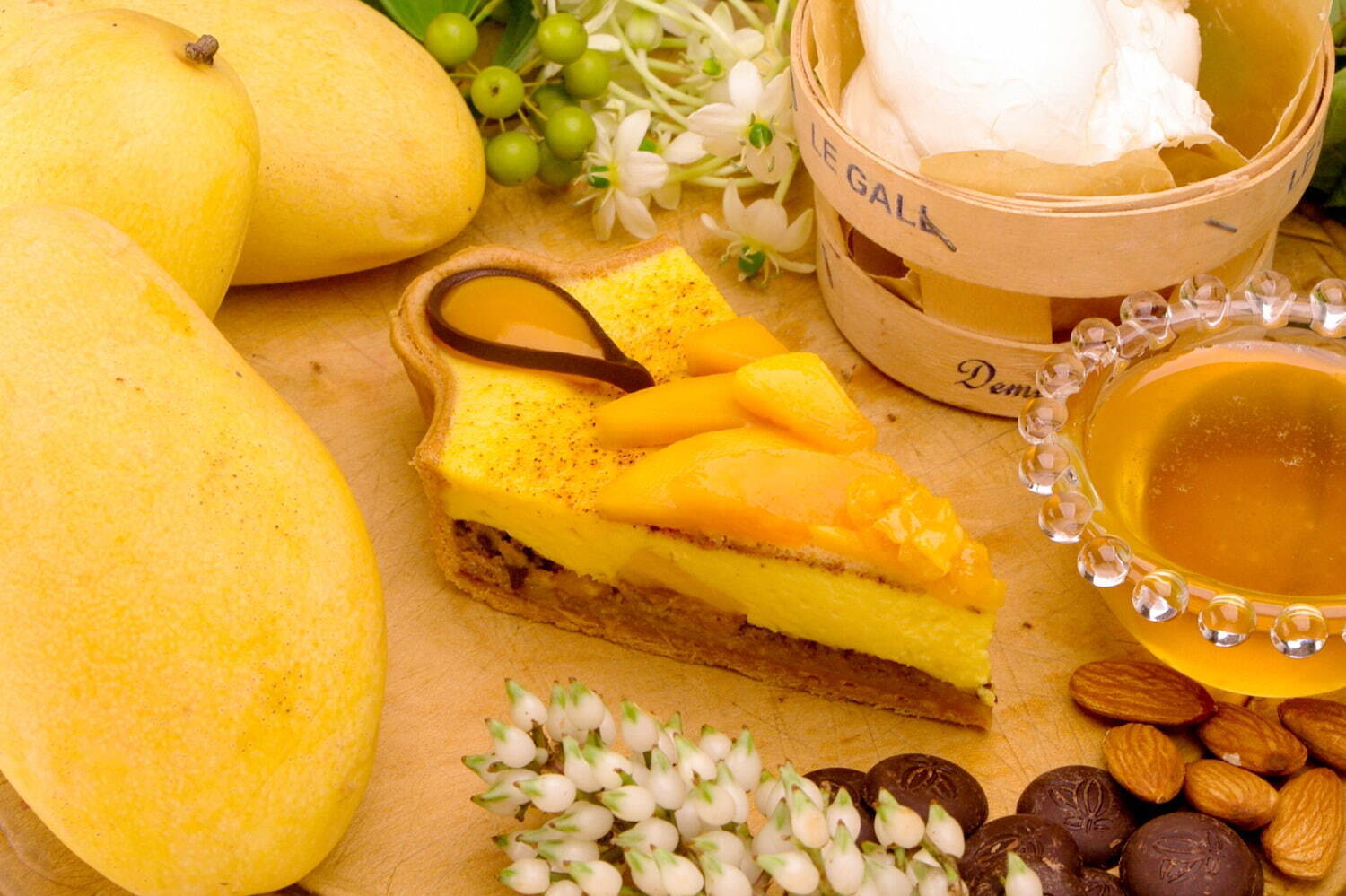 Quil fait bon_水果塔_金平糖型芒果吉布斯特與巧克力費南雪塔_切片