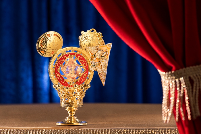 「Moments-Go-Round」客製化掛鍊&底座