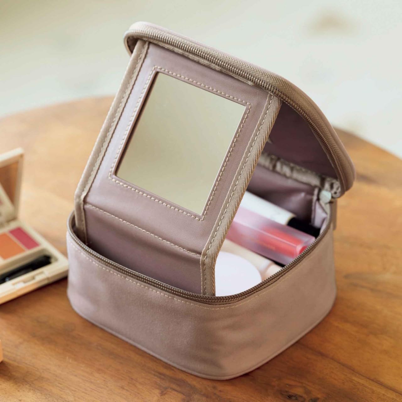 附鏡子的小不點化妝包用法