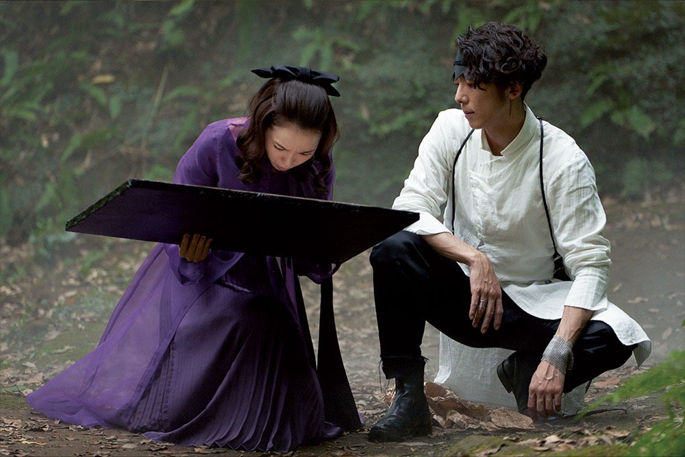 岸邊露伴一動也不動