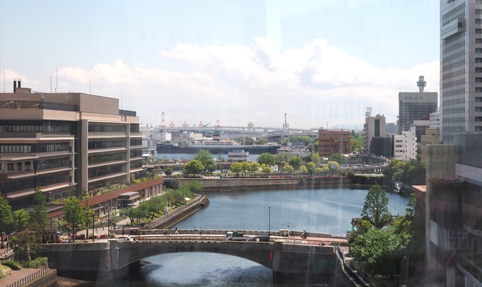 ภายในกระเช้า YOKOHAMA AIR CABIN กว้างขวาง นั่งสบาย