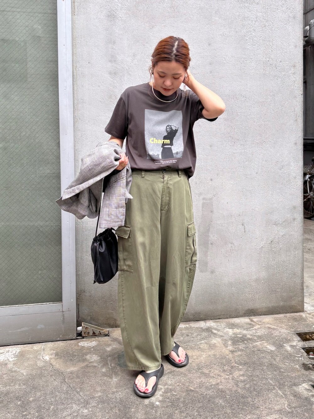 แฟชั่นคู่สีเขียวหญ้าและน้ำตาล