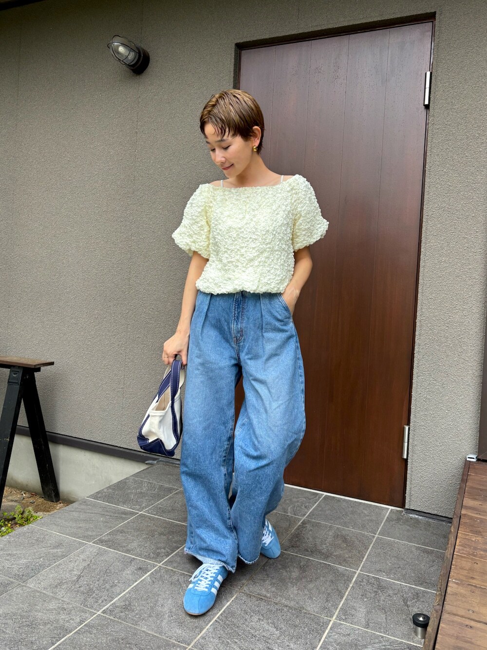 แฟชั่นคู่สีเหลืองเลมอนและฟ้าอ่อน