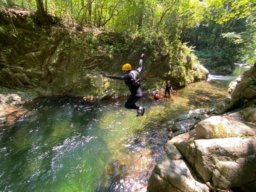 湯來溫泉：溯溪活動