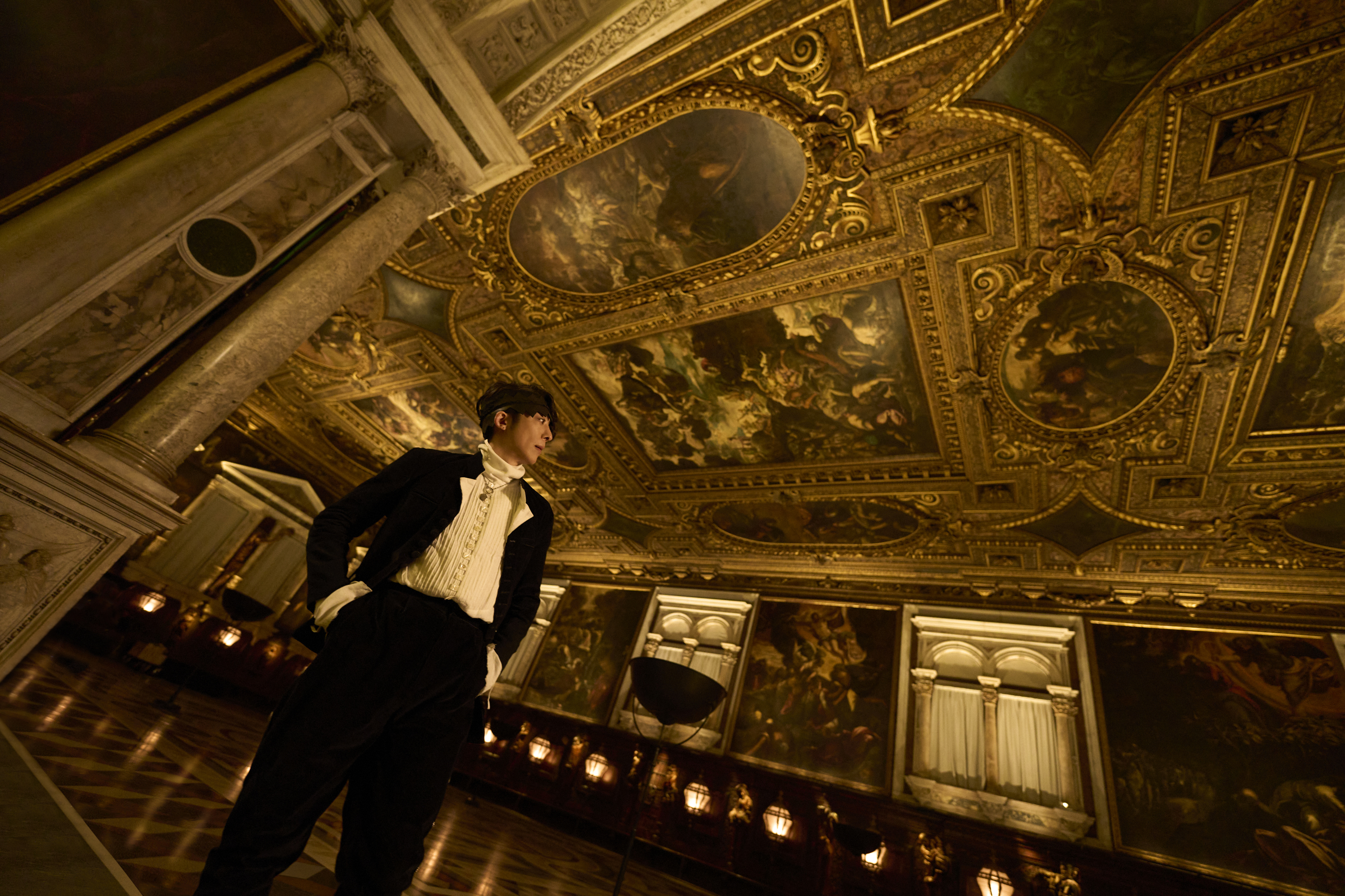 《岸邊露伴一動也不動》