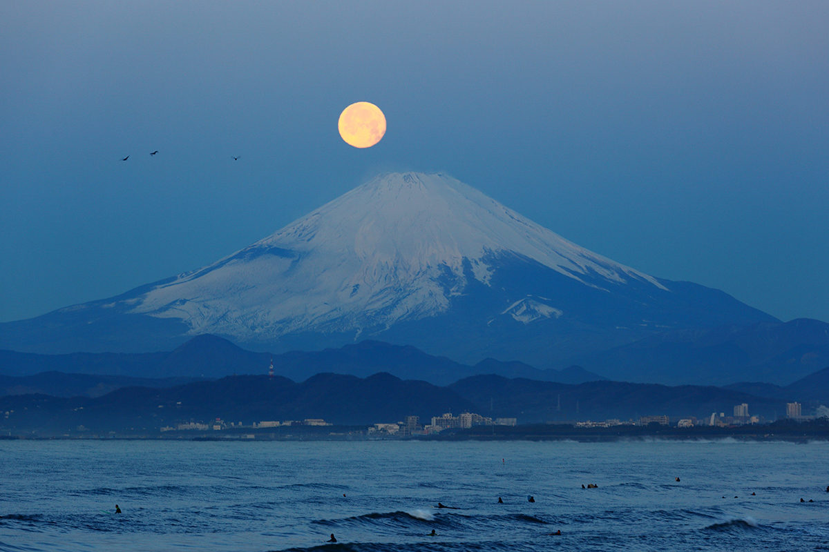 Enoshima moon viewing