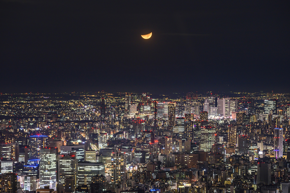 Tokyo Skytree moon viewing