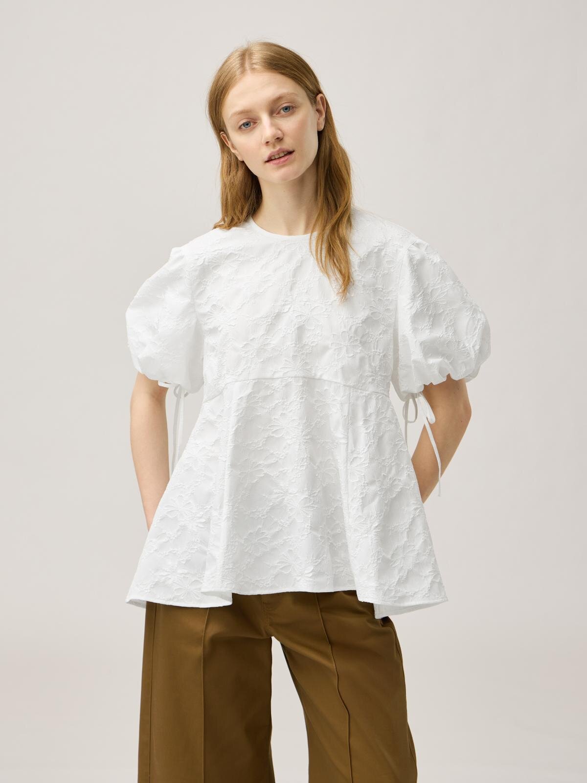 バルーンスリーブチュニック by rokh 2,990円、バルーンパンツ by rokh 3,990円