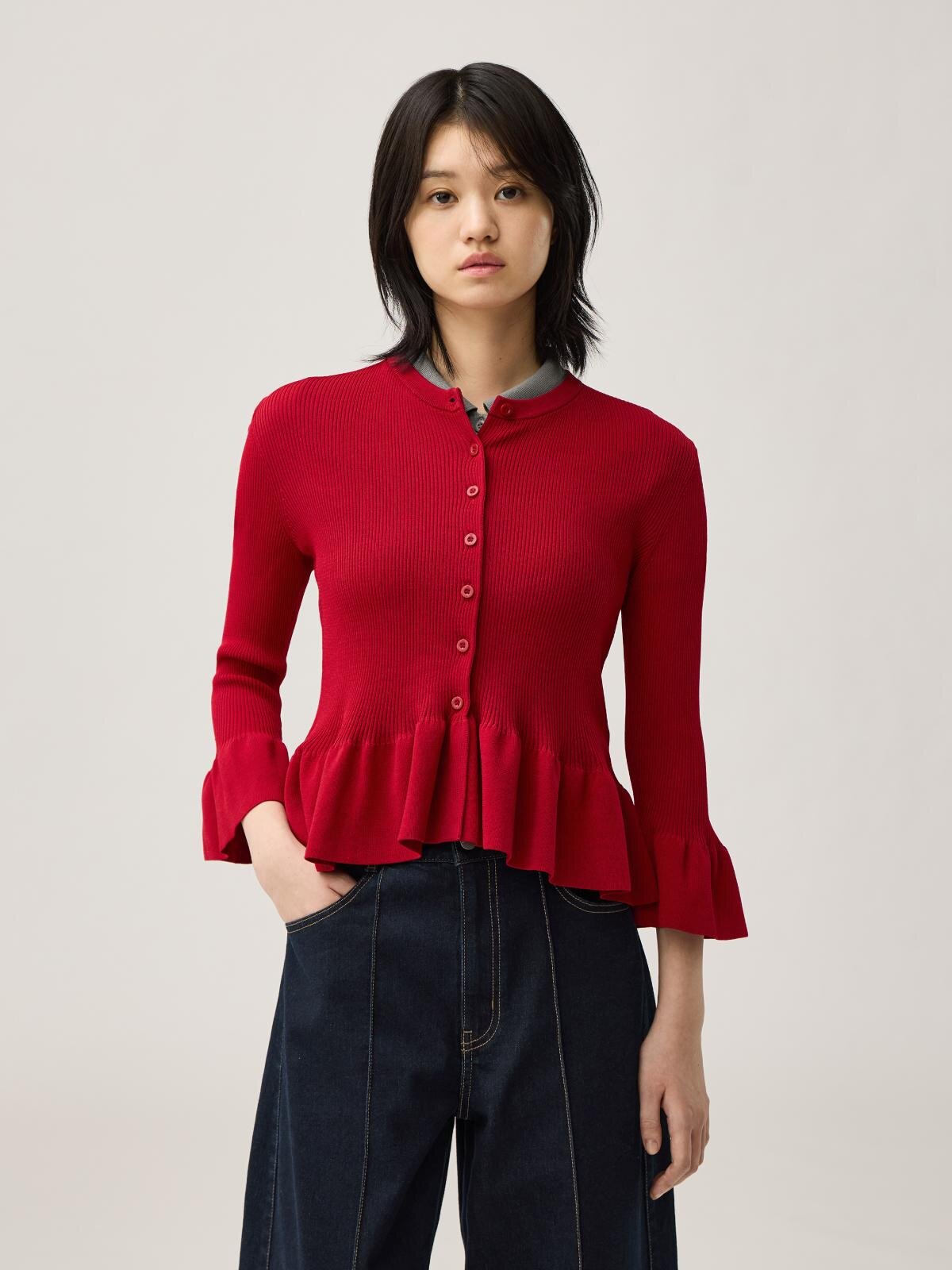 リブフリルカーディガン(7分袖) by rokh 2,990円、バルーンパンツ by rokh 3,990円