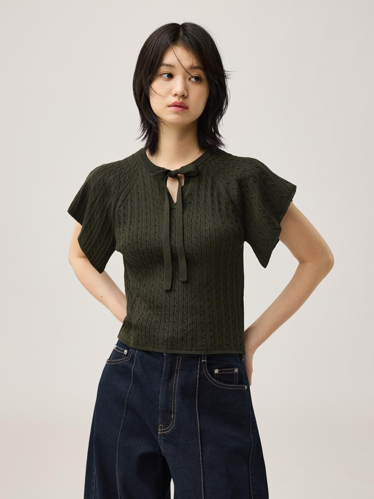 ケーブルニットリボンプルオーバー(半袖) by rokh 2,990円、バルーンパンツ by rokh 3,990円