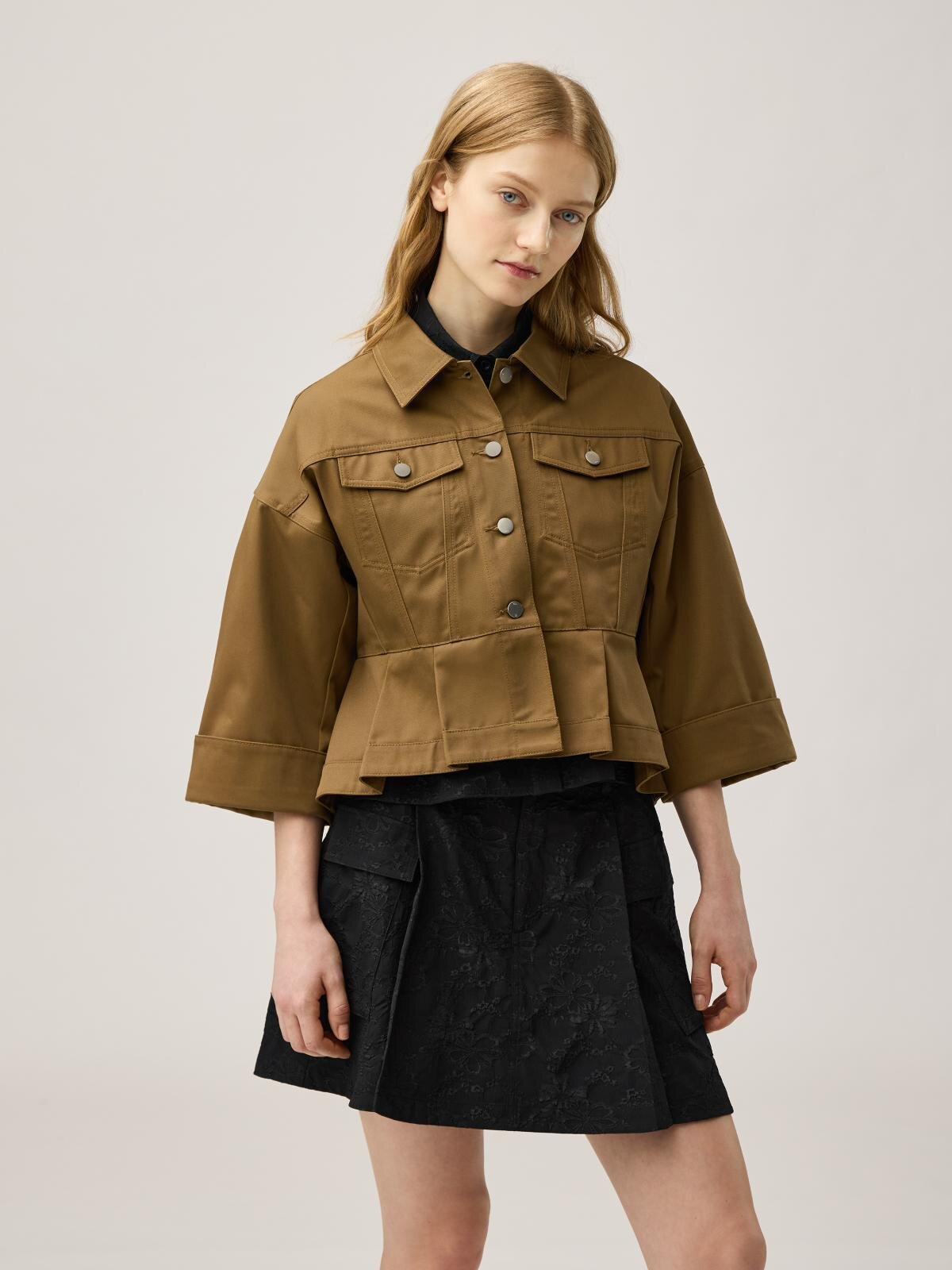 ペプラムブルゾン by rokh 4,990円、ユーティリティスコート by rokh 2,990円