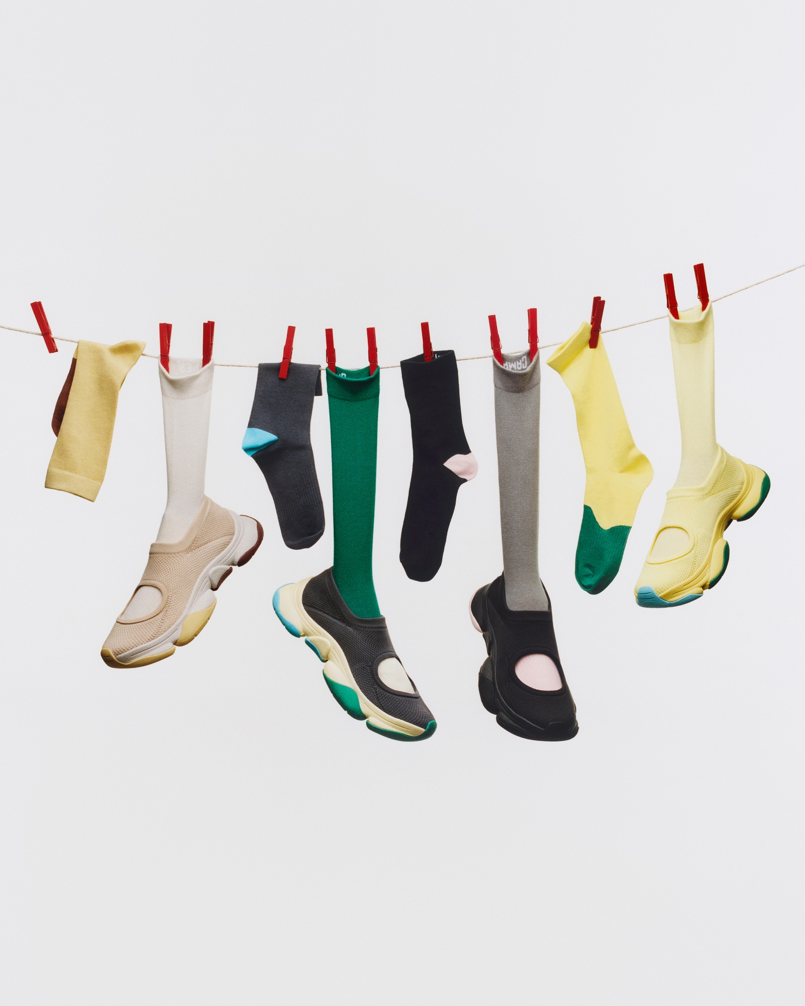 彈性針織鞋面舒適親膚，好穿還能爆走不累腳。