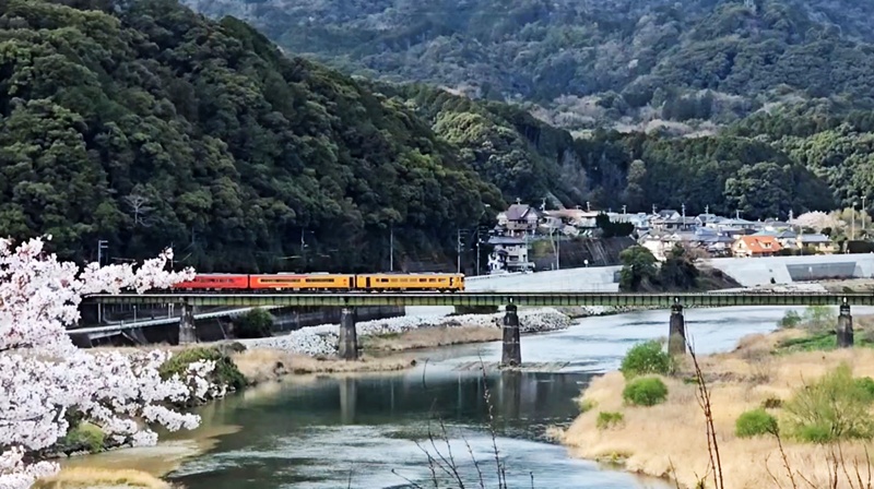 JR四國觀光列車伊予灘物語