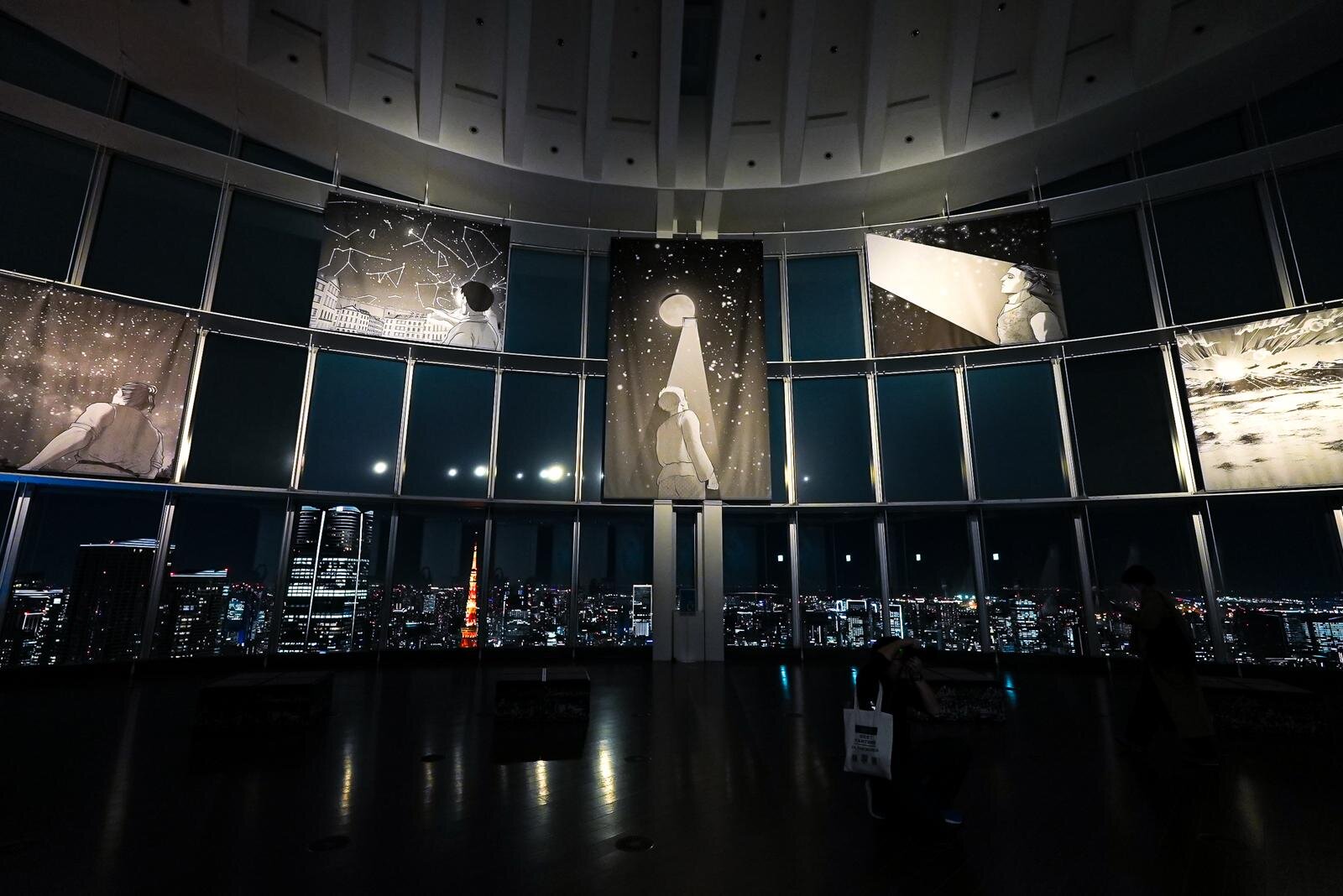 エントランス ©魚豊/小学館