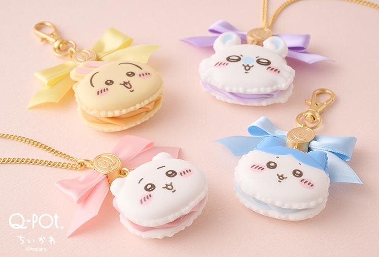 マカロン ネックレス 13,200円/バッグチャーム 11,000円