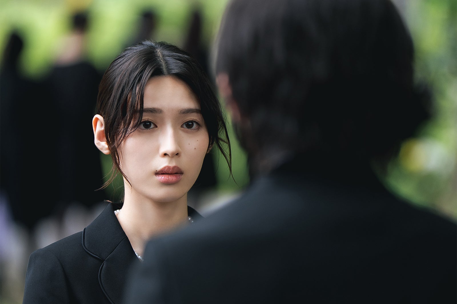 《繡球花之下》