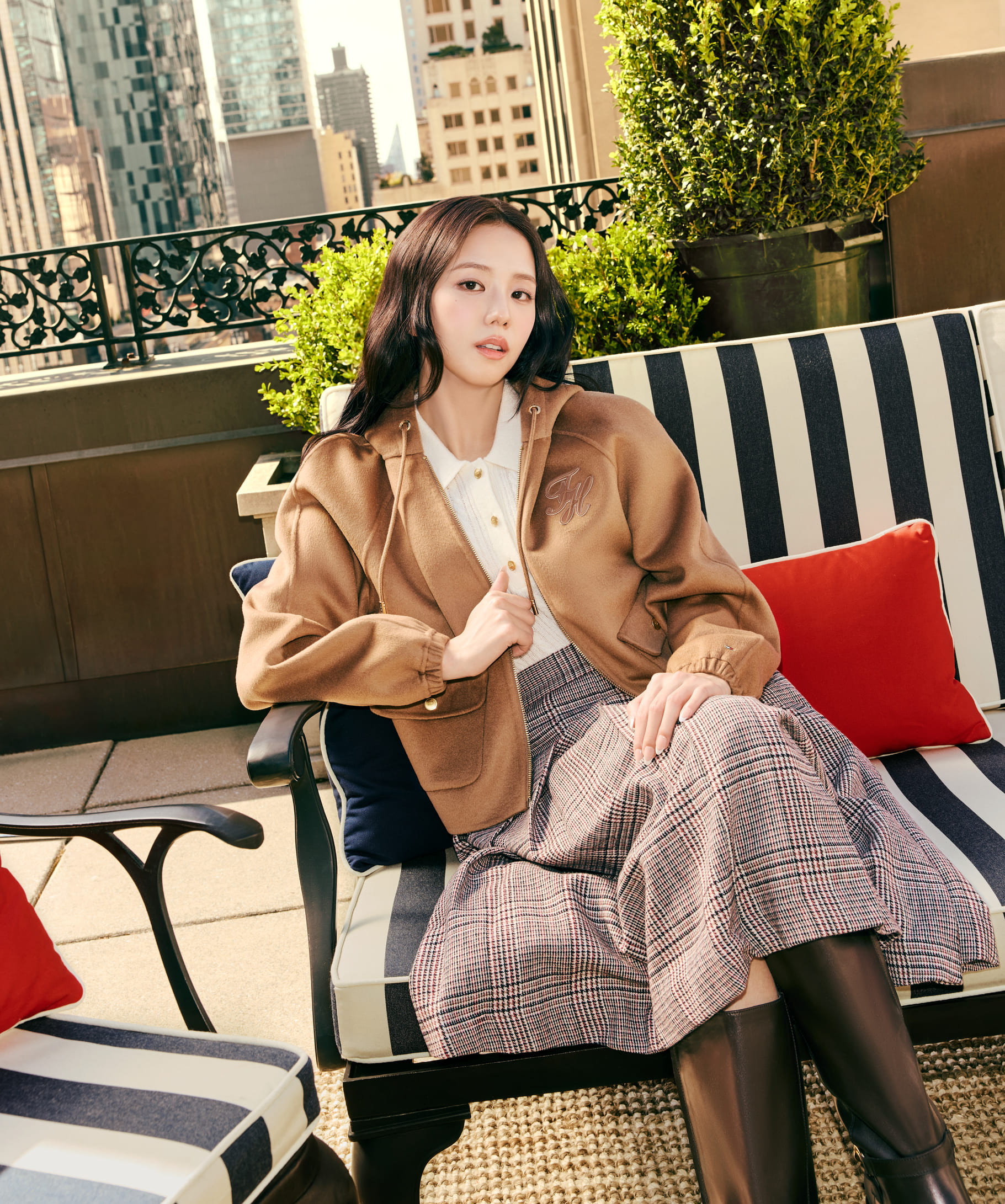 JISOO愛牌TOMMY HILFIGER